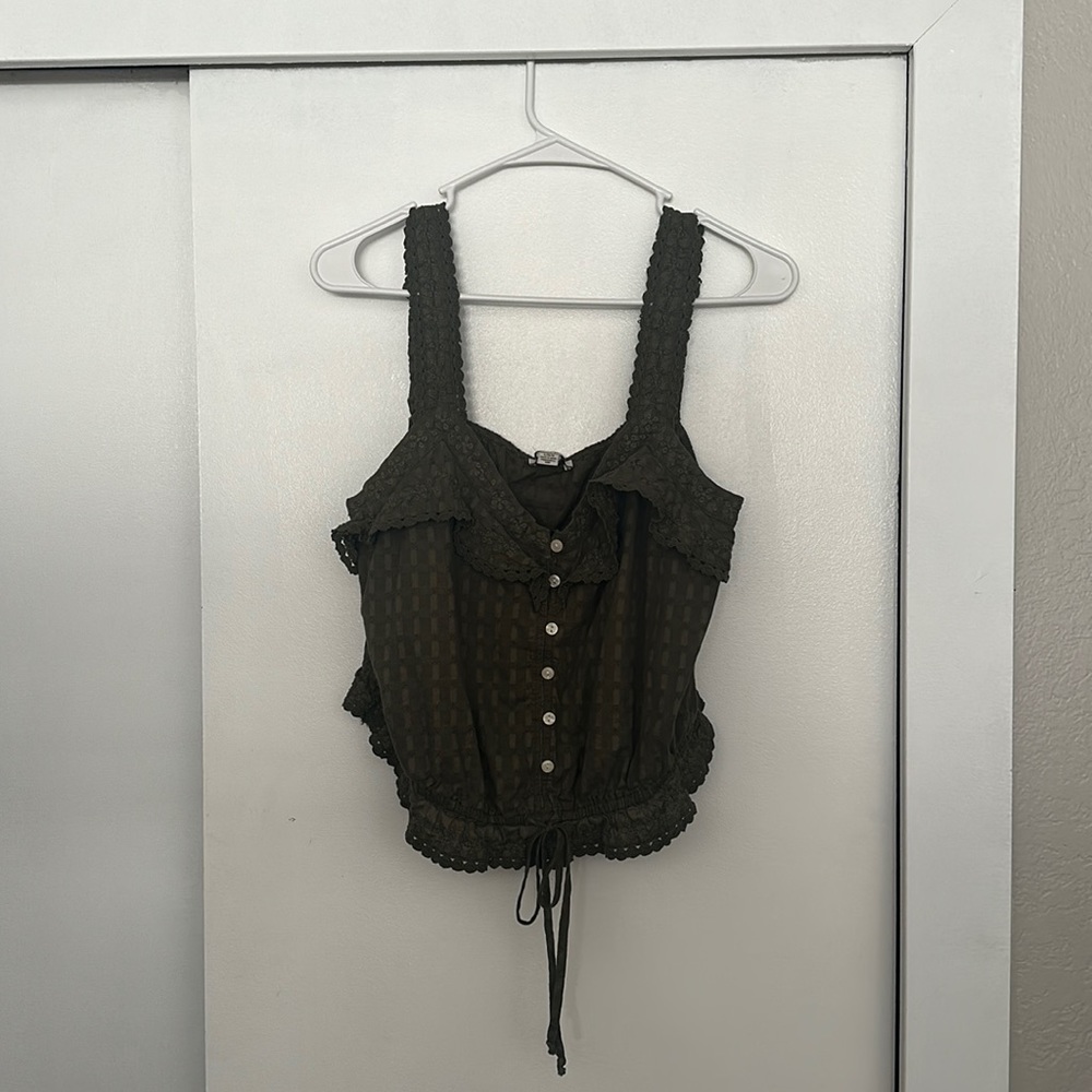 lacey dark green button-down cropped tank